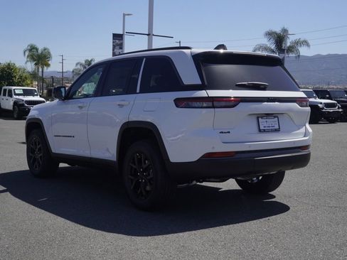 New 2026 Jeep Grand Cherokee Altitude image 6