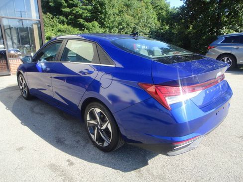 Used 2021 Hyundai Elantra SEL w/ Convenience + Premium Package FWD image 6