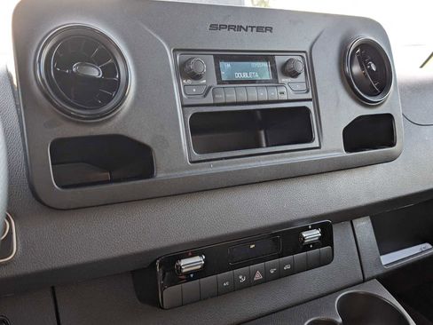 Used 2025 Mercedes-Benz Sprinter 2500 image 33