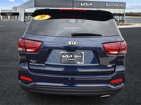 Used 2020 Kia Sorento LX w/ LX I4 Convenience Package image 4