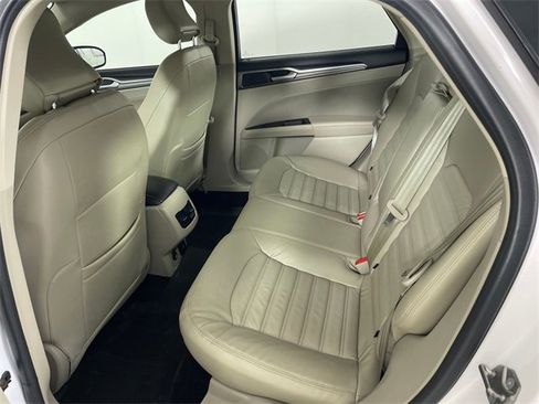 Used 2017 Ford Fusion SE image 17