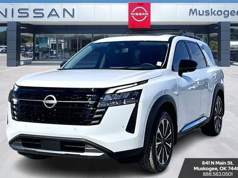 New 2026 Nissan Pathfinder Platinum image 2