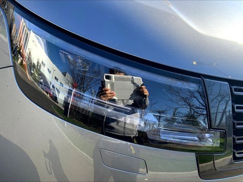 New 2026 Land Rover Range Rover Long Wheelbase SE AWD/4WD image 13