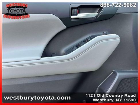 Used 2022 Toyota Highlander XLE AWD/4WD image 22