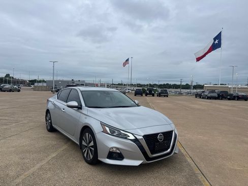 Certified 2022 Nissan Altima 2.5 SL FWD image 1
