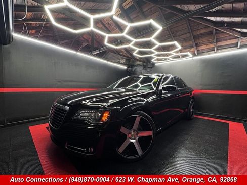 Used 2014 Chrysler 300 S RWD image 2