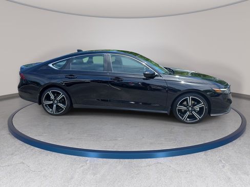 Used 2024 Honda Accord Sport image 4