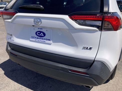 Used 2022 Toyota RAV4 XLE image 11