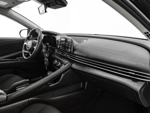 Used 2021 Hyundai Elantra SE w/ Cargo Package image 10