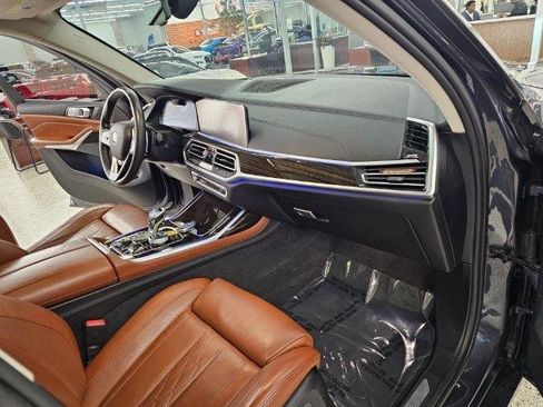 Used 2019 BMW X7 xDrive50i w/ Premium Package AWD/4WD image 13