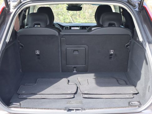 Used 2025 Volvo XC60 B5 Plus image 37