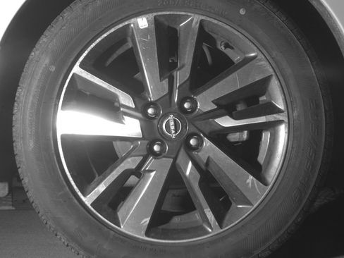 Used 2025 Nissan Versa SV image 13