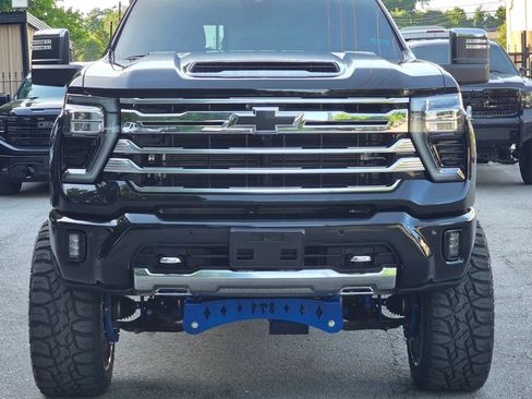 Used 2024 Chevrolet Silverado 2500 High Country w/ Technology Package AWD/4WD image 10