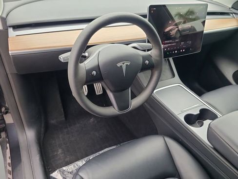 Used 2024 Tesla Model Y Performance image 17