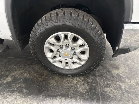 Used 2024 Chevrolet Silverado 2500 LT AWD/4WD image 4