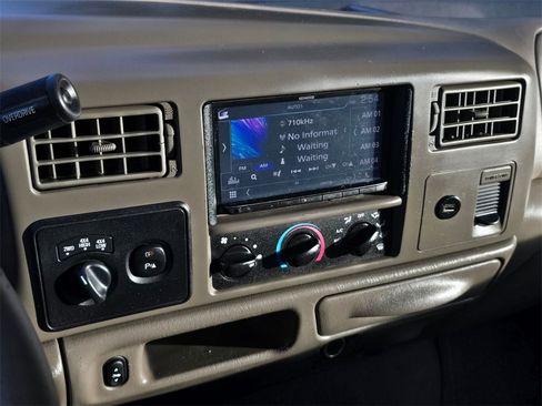 Used 2002 Ford F350 Lariat image 28