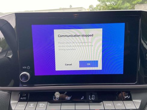 Used 2025 Toyota Camry SE FWD image 19