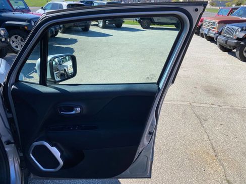 Used 2021 Jeep Renegade Latitude w/ Convenience Group image 60