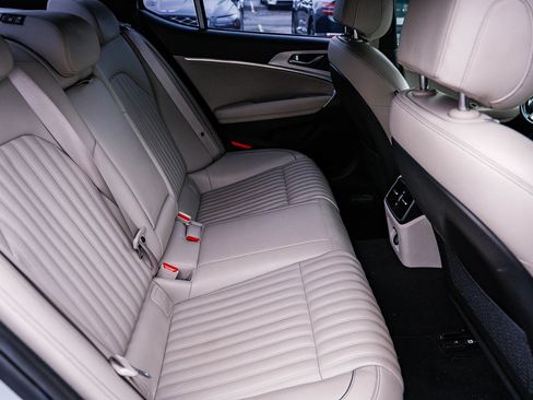 Used 2022 Genesis G70 3.3T image 17