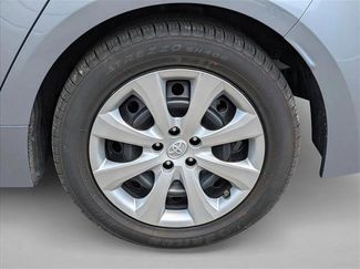 Used 2021 Toyota Corolla LE FWD video 3
