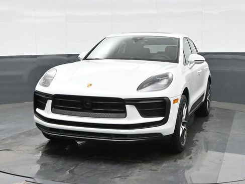 Certified 2025 Porsche Macan AWD/4WD image 12