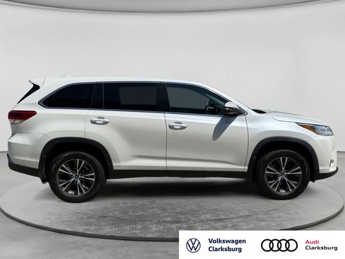 Used 2019 Toyota Highlander Plus AWD/4WD image 4