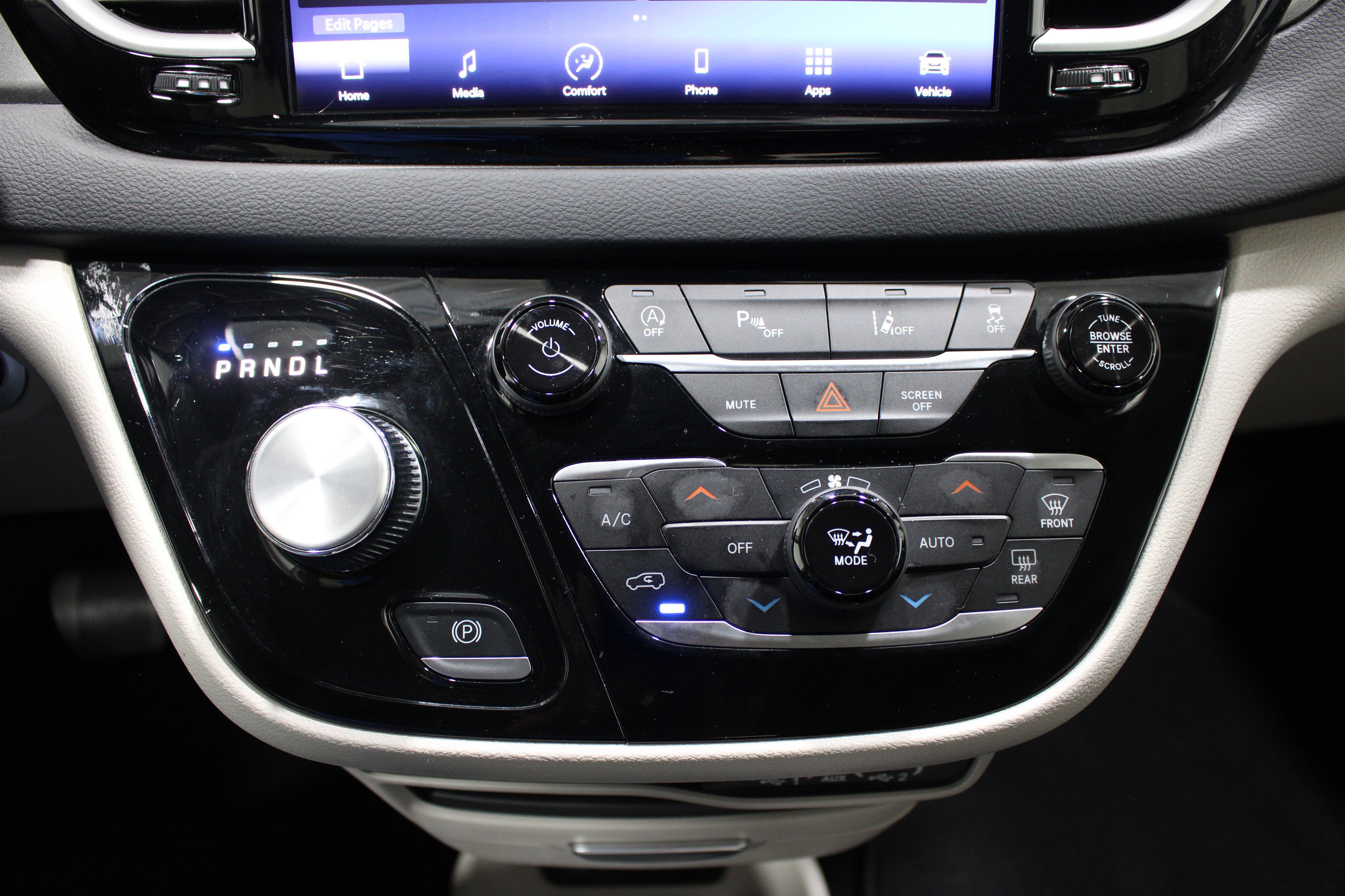 Used 2023 Chrysler Pacifica Touring-L FWD image 17