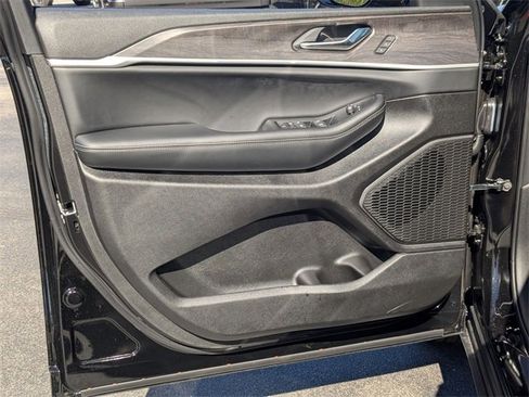 New 2025 Jeep Grand Cherokee L Limited image 10