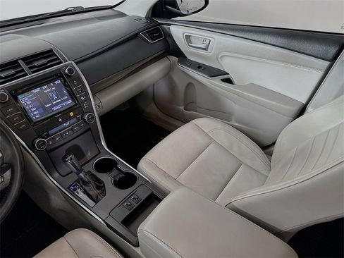Used 2016 Toyota Camry XLE image 25