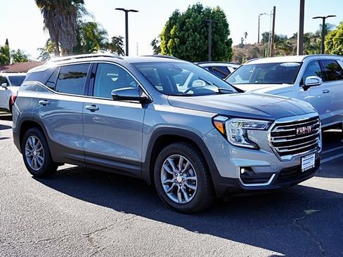 Used 2024 GMC Terrain SLT AWD/4WD image 6