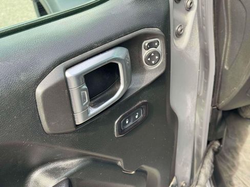 Used 2018 Jeep Wrangler Unlimited Sport S AWD/4WD image 18