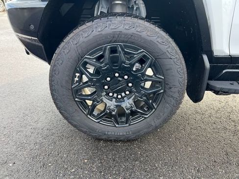 New 2025 GMC Hummer EV 2X w/ LPO, Dark Essentials Package image 24