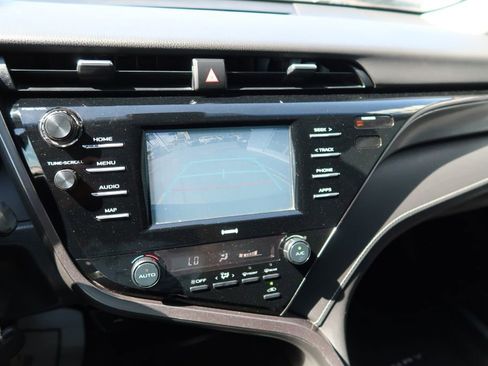 Used 2020 Toyota Camry SE image 15