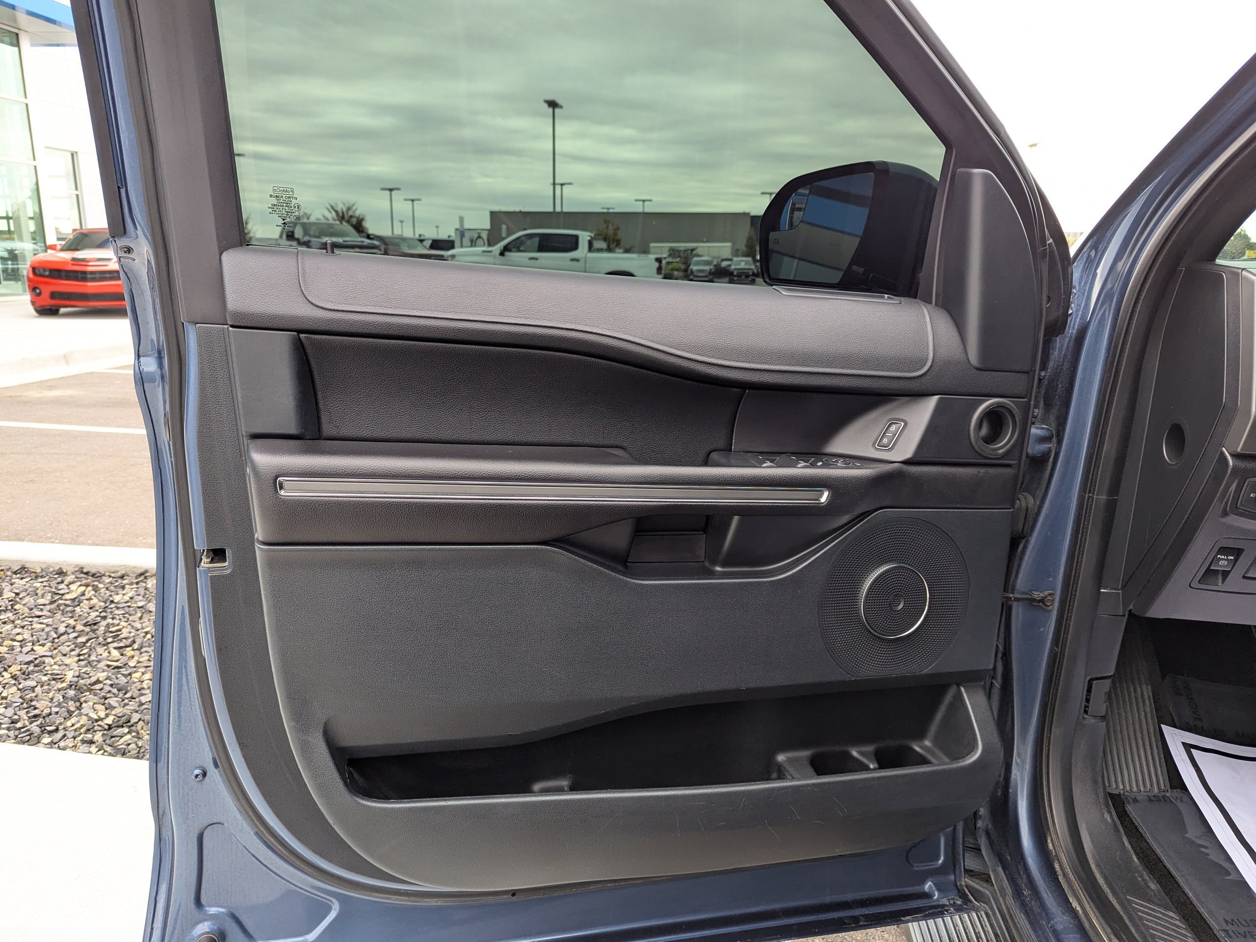 Used 2018 Ford Expedition Max XLT w/ Equipment Group 201A AWD/4WD image 4