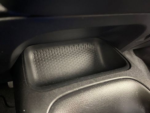 Used 2021 Toyota Corolla LE image 30