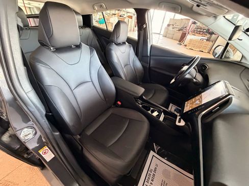 Used 2017 Toyota Prius Prime Premium image 19