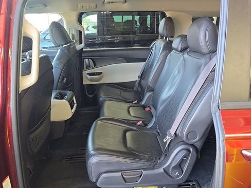 Used 2023 Kia Carnival LX FWD image 6