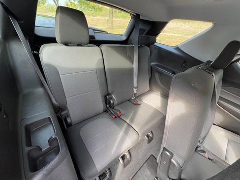 Used 2018 Chevrolet Traverse LT image 11