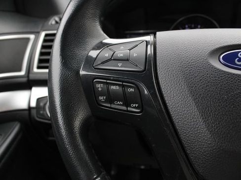 Used 2017 Ford Explorer XLT w/ Equipment Group 202A AWD/4WD image 12