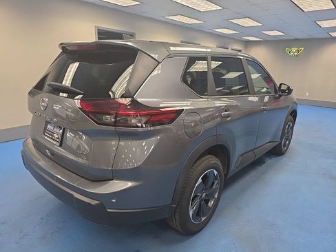 Used 2025 Nissan Rogue SV AWD/4WD image 3
