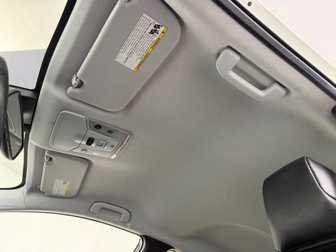 Used 2019 Toyota Prius Prime Advanced image 13