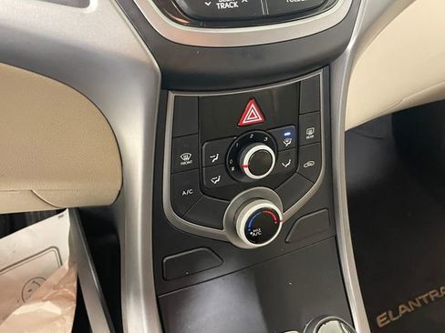 Used 2016 Hyundai Elantra SE image 8