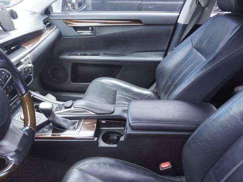Used 2016 Lexus ES 350 w/ Luxury Package w/Wood Trim FWD image 9