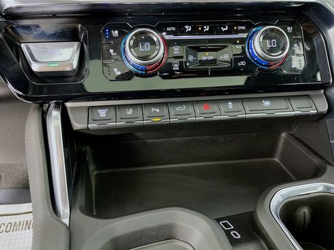 Used 2025 GMC Sierra 3500 Denali AWD/4WD image 22