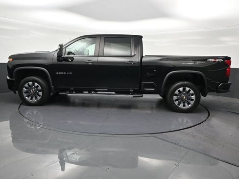 Used 2022 Chevrolet Silverado 2500 Custom w/ Custom Convenience Package AWD/4WD image 2