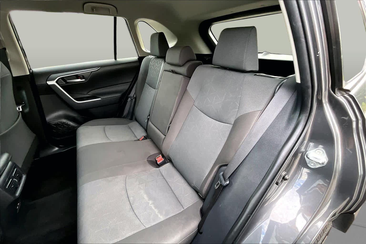 Used 2025 Toyota RAV4 XLE AWD/4WD image 21