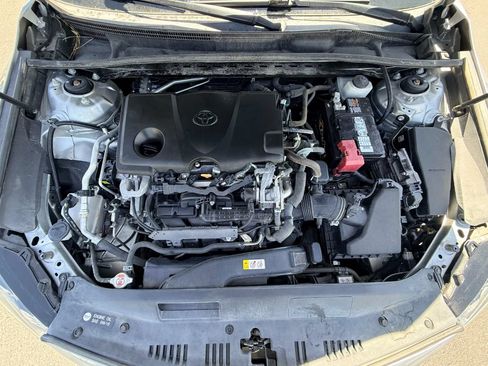 Used 2020 Toyota Camry SE w/ Convenience Package FWD image 3
