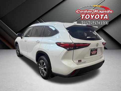 Certified 2022 Toyota Highlander XLE image 3