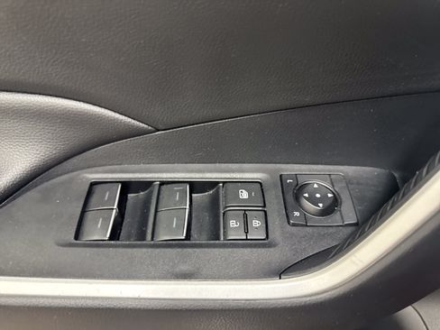 Used 2025 Toyota RAV4 XLE AWD/4WD image 22