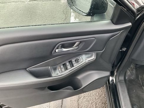 Certified 2024 Nissan Rogue SV image 27